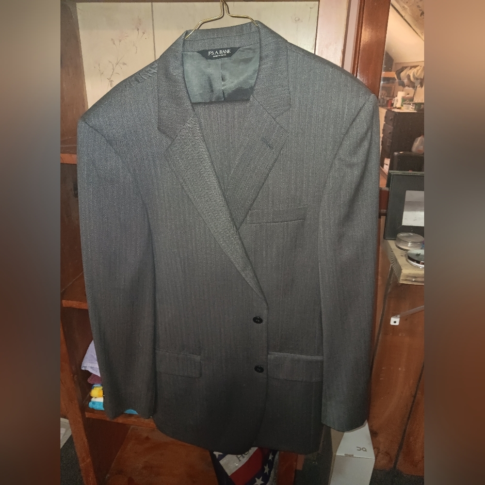 Gray Suit with Notched Lapel and Classic Fit NEVER WORN